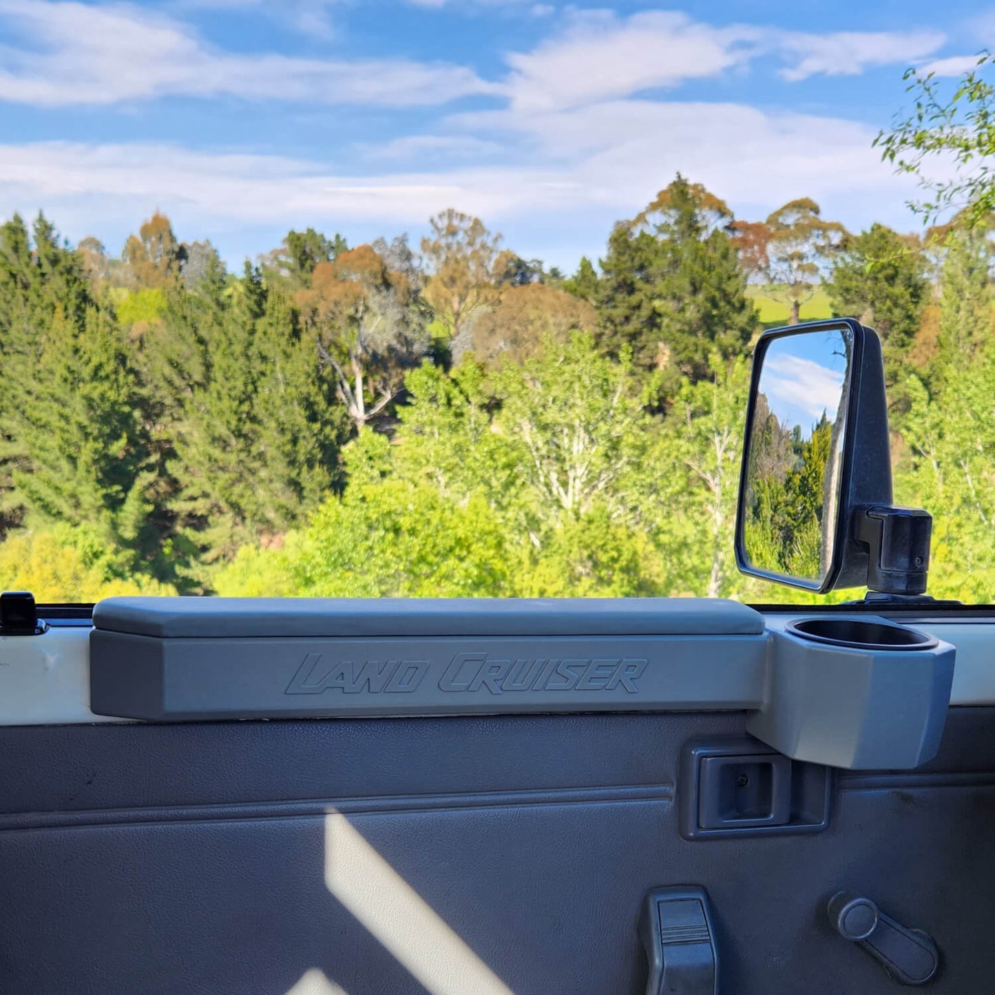 Arm Rest & Cup Holder for Land Cruiser 79 series